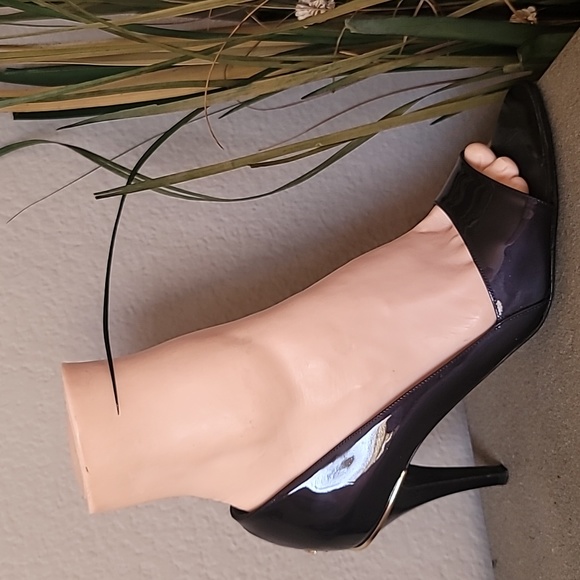 Authentic! CHANEL Black Patent Leather D'Orsay Heels with Chanel Logo. Size 8 - Picture 3 of 11